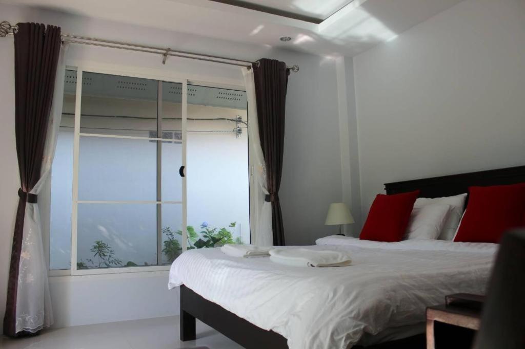 Rommai Rimnaam Resort Ранонг Екстериор снимка